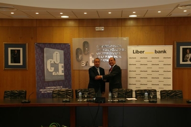 Coeba y Liberbank apoyarán con 60 millones la inversión y mejora de la competitividad de las empresas extremeñas