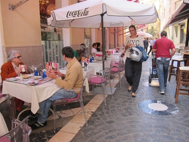La cifra de negocios del sector servicios de mercado crece un 6,9 por ciento en febrero en Extremadura
