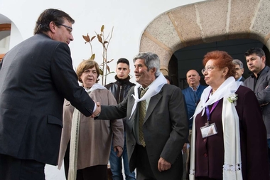 Fernández Vara valora el papel de las asociaciones de enfermos en el tratamiento de los pacientes