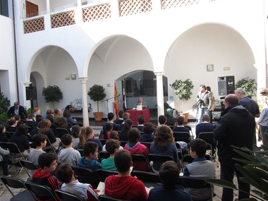 Unos 150 alumnos participan en el Museo Luis de Morales de Badajoz en un maratón de lectura de El Quijote