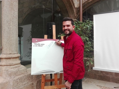 La campaña de animación a la lectura 'Tesoros de Papel' se dedica al cuarto centenario de la muerte de Cervantes
