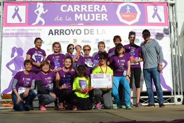 La directora general de Deportes destaca la importancia del papel femenino en el mundo del deporte en la Carrera de la Mujer de Arroyo de la Luz