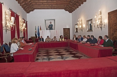 La Diputación de Cáceres reforzará su Área de Asesoramiento a los once municipios afectados por la retención del PIE