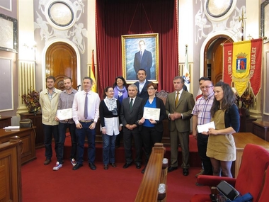 El alcalde de Badajoz hace entrega de los premios de la 2 Ruta de la tapa sin gluten celebrada en la ciudad