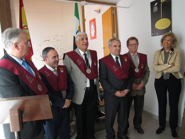 La Academia Extremeña de Gastronomía trabaja en la puesta en marcha de una biblioteca gastronómica de la región
