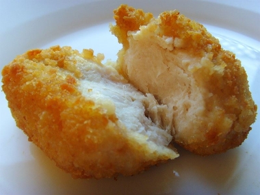 Científicos de la UEx utilizan microcápsulas de omega-3 para mejorar el perfil lipídico de las 'nuggets' de pollo