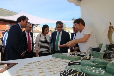 Medio centenar de artesanos de varios puntos de España se dan cita en la Feria Internacional de Artesanía en Extremadura