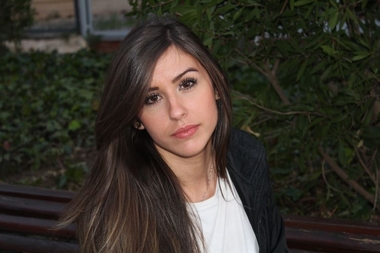 La extremeña Alba Álvarez presenta su primer libro de poemas este sábado en Badajoz