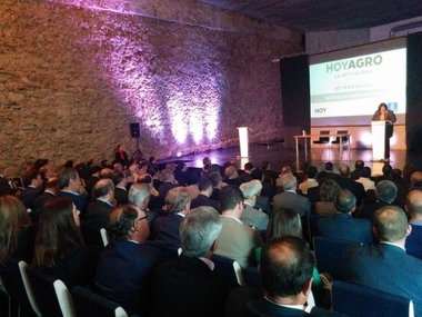 La consejera de Políticas Agrarias asegura que las últimas reformas de la PAC generan 