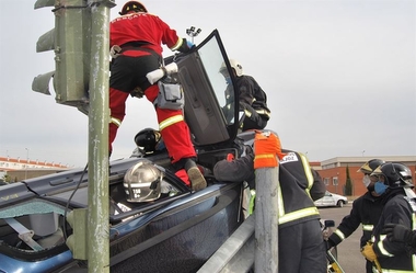 Personal sanitario y bomberos de la Diputación pacense compartirán una jornada para optimizar la atención a accidentados