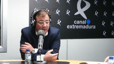 Vara asevera que Podemos 'se ha entregado en cuerpo y alma a IU' porque 'estaba en caída libre en las encuestas'