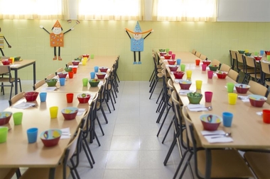 La Junta contrata el servicio de comedor escolar y aulas matinales por 17,7 millones para el próximo curso