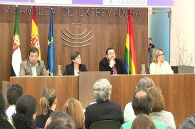 El colectivo LGBT pide el desarrollo de la ley extremeña y la puesta en marcha del protocolo de atención a transexuales