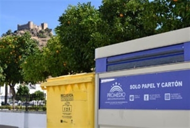 Cada extremeño depositó 10,6 kilos en el contenedor amarillo y 10,9 kilos en el azul durante 2015