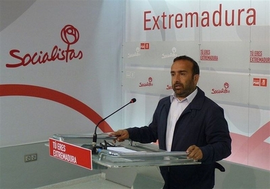 El PSOE extremeño advierte de que si gana el PP 'volverá a las andadas de los recortes y la subida de impuestos'