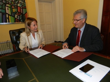 El Ayuntamiento de Cáceres firma un acuerdo con el Canal de Isabel II para evitar cortes de agua a familias vulnerables