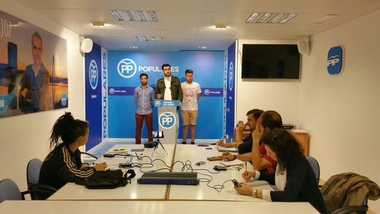 El PP critica el 'abandono total' de Vara a los jóvenes por el retraso en el pago de becas complementarias