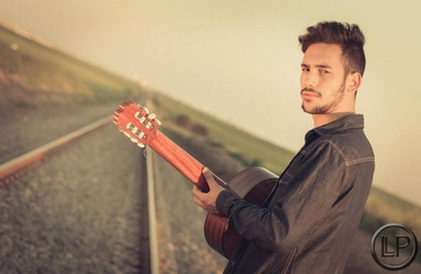 Roberto Guerrero ofrece un concierto con sus mejores versiones
