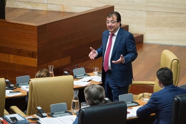 Vara espera que 'en breve' pueda abonarse la paga extraordinaria a los trabajadores de la UEx