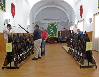 La Guardia Civil de Badajoz subasta 341 armas en la modalidad de 