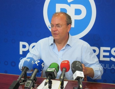 Monago pide a Pedro Sánchez que deje los 