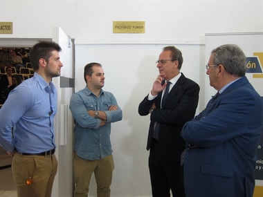 Las becas para empresas extremeñas de la Fundación Caja Badajoz y la UEX tienen una inserción laboral cercano al 40%