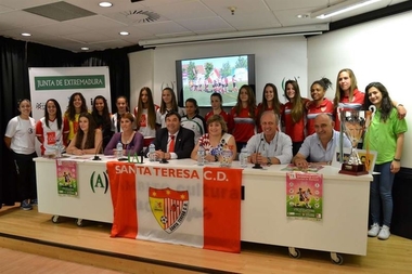 Ocho clubes de fútbol femenino disputarán la VI Women's Cup en el Viejo Vivero de Badajoz