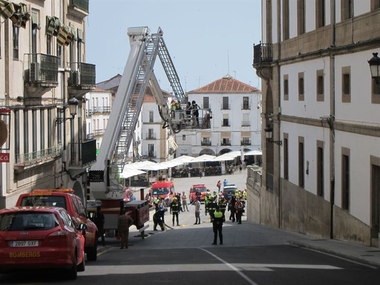 Bomberos de las Ciudades Patrimonio de la Humanidad participan en Cáceres en un gran simulacro de incendio