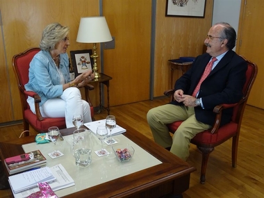 Cristina Herrera felicita al nuevo presidente del Banco de Alimentos de Badajoz por su 