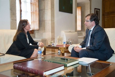 Fernández Vara aborda con la presidenta del Jurado de Defensa de la Competencia una mayor visibilidad a la institución