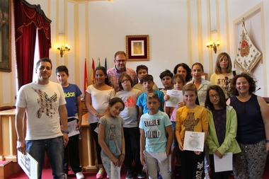 Alumnos del colegio Antonio Machado de Mérida proponen al alcalde de la ciudad un proyecto con mejoras para San Lázaro