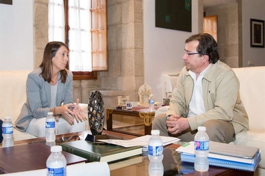 Vara recibe al equipo que elaboró la IDE Didáctica de Extremadura galardonada en Rotterdam