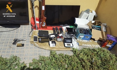 La Guardia Civil detiene a cinco vecinos de Montijo y desmantela tres cultivos de marihuana con 110 plantas