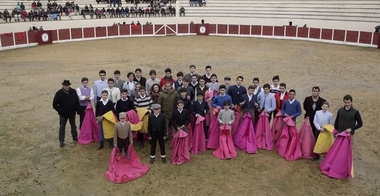 La Escuela de Tauromaquia ofrecerá este jueves un taller de toreo de salón en Badajoz