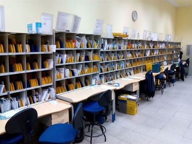  La Junta Electoral Central amplía 24 horas el plazo para votar por correo, que finaliza este jueves