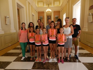 La alcaldesa de Cáceres se compromete a buscar un sitio para que el Club de Gimnasia Rítmica Hadar pueda entrenar