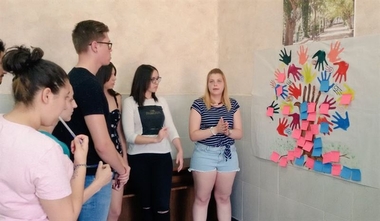 Jóvenes de la Lanzadera de Empleo de Navalmoral de la Mata organizan una jornada informativa para desempleados