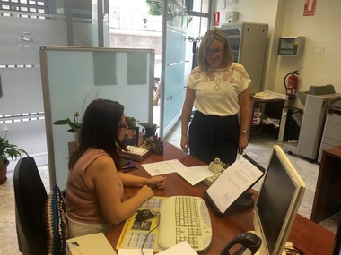 La presidenta de la Asamblea registra el escrito en el que Vara pide convocar el Debate sobre el Estado de Extremadura