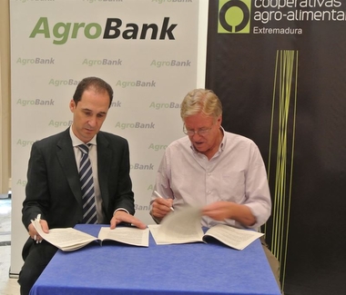Cooperativas Agroalimentarias y CaixaBank renuevan su acuerdo para 