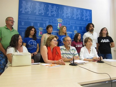 Tres colectivos presentan al Ayuntamiento de Badajoz un proyecto para mejorar el funcionamiento de la perrera municipal