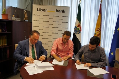 Un convenio con Liberbank permitirá obras de acondicionamiento del antiguo mercado de abastos de Zalamea de la Serena
