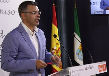El PSOE de Extremadura valora los datos del desempleo de junio pero considera que 'no es momento de sacar pecho'