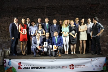 Manuel Díaz Sanz, Premio Joven Empresario 2016 en la gala de Aje Extremadura