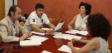 El Grupo Socialista-SIEX acuerda con los archiveros colaborar en el desarrollo de la Ley de Archivos y Patrimonio