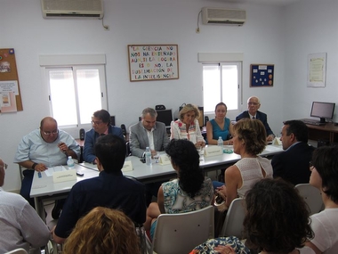La Junta de Extremadura trabaja en el III Plan de Salud Mental, que llevará por lema 'Haciendo red'
