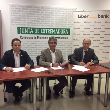 Un convenio con Liberbank permitirá impulsar la Plataforma Comercial Única de Montijo