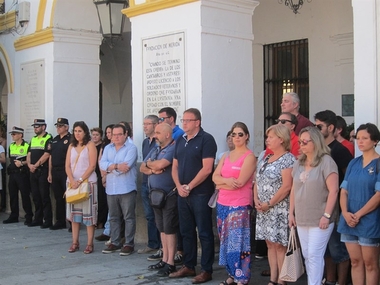 Las banderas ondean a media asta en el Ayuntamiento de Mérida como homenaje a las víctimas