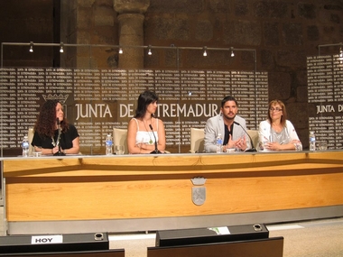 La Federación Extremeña de Folklore cree que la Medalla de Extremadura reconoce 