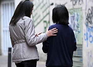 Mujeres que ayudan a las mujeres