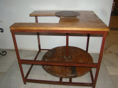 El Museo González Santana de Olivenza (Badajoz) completa su colección de cerámica con un torno de alfarero